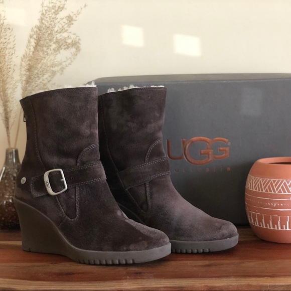 UGG Gisselle Wedges - Picture 2 of 12